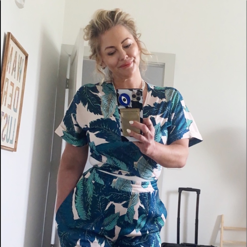 Two piece pant suit size large